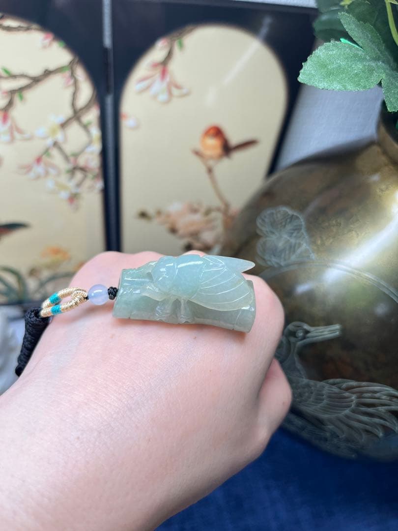 リアル品★天然A貨翡翠　氷種淡い油青翡翠【一鸣惊人】蝉ネックレス　鑑定書付き