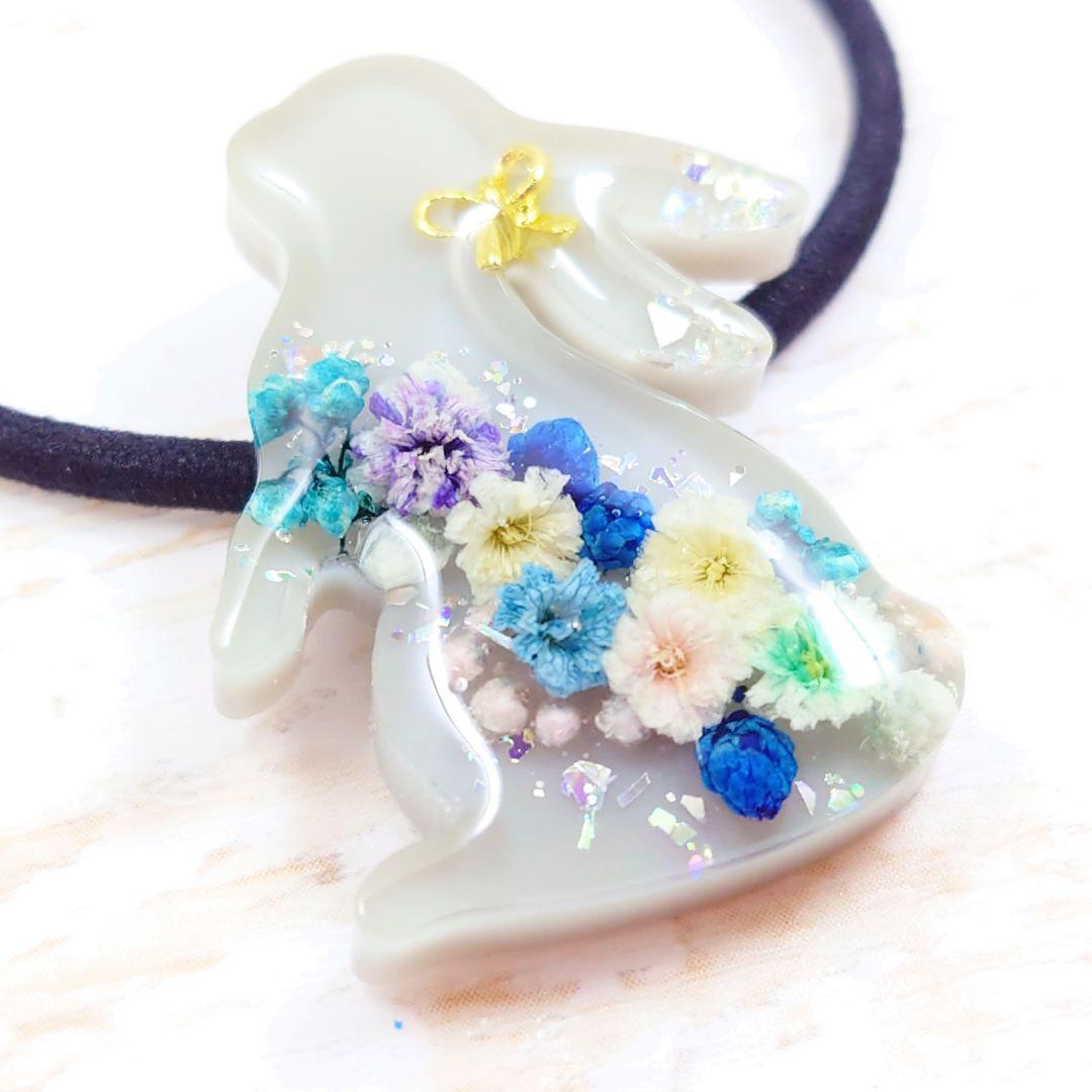 かすみ草うさぎのヘアゴム ハンドメイド レジン グレー ブルー お花 ネックレス