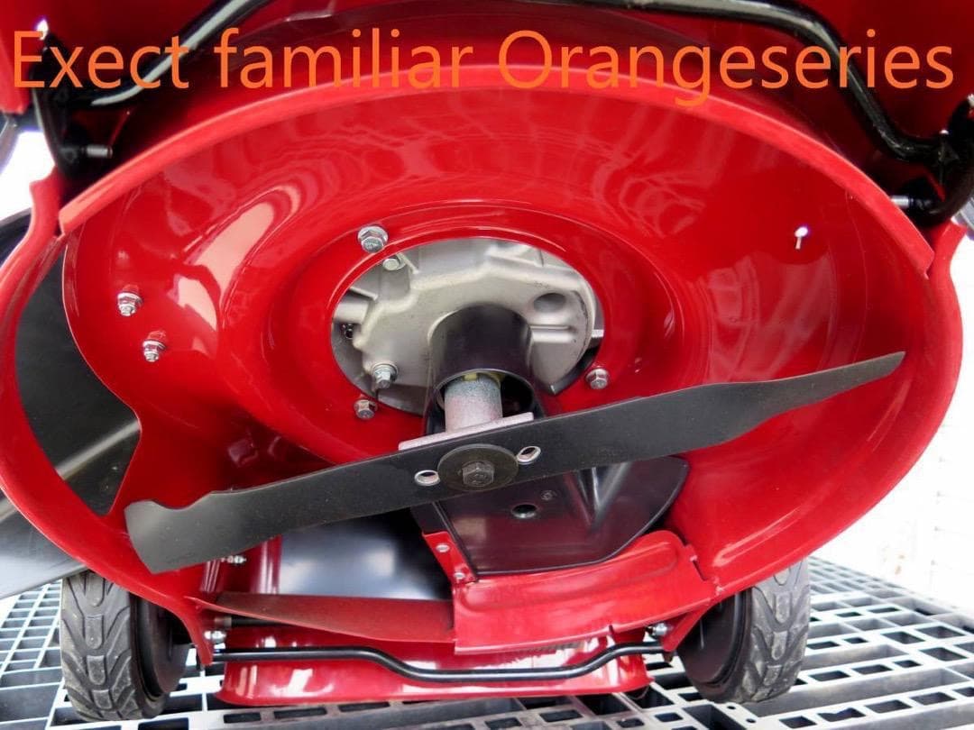 Exect Familiar〇自走式 〇横排出機能 〇４，０馬力　４ストOHV