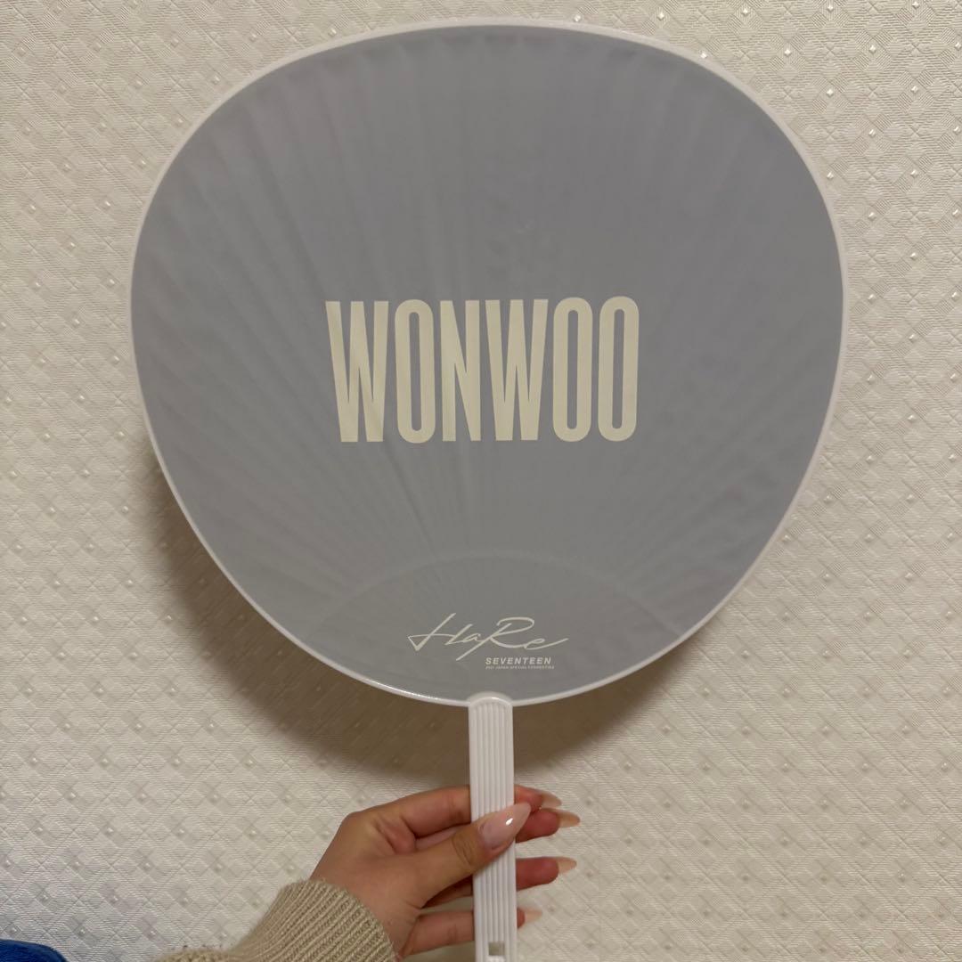 ウォヌ　うちわ　バラ売り可能