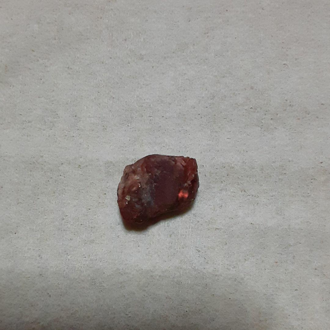 天然ルビーの原石