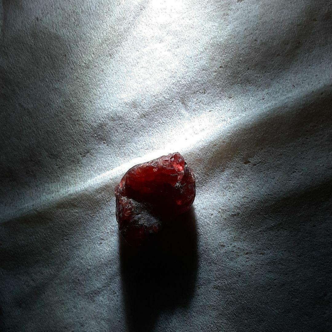 天然ルビーの原石