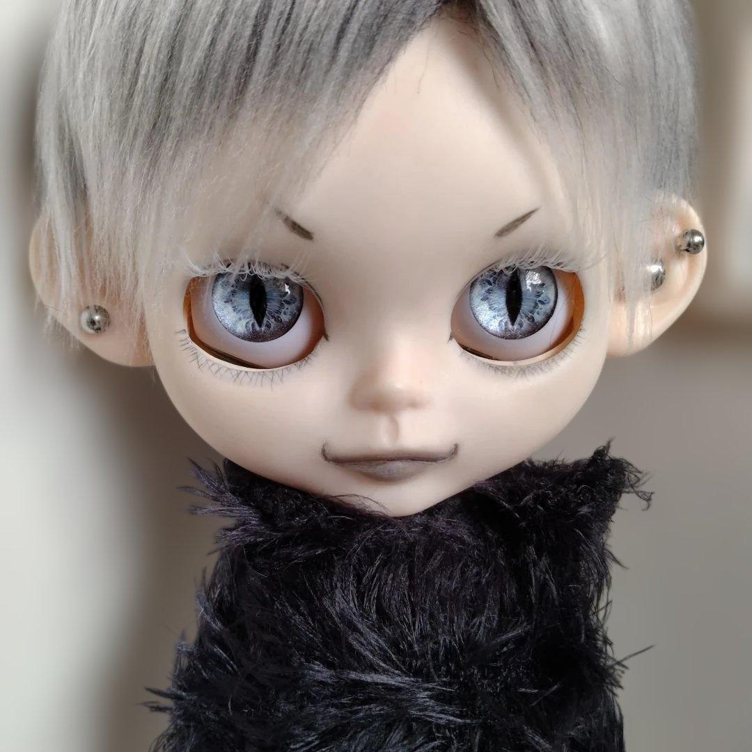 作家様　カスタムアイシードール　銀髪　ピアス　男の子