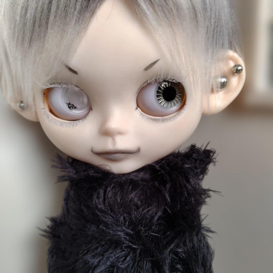 作家様　カスタムアイシードール　銀髪　ピアス　男の子