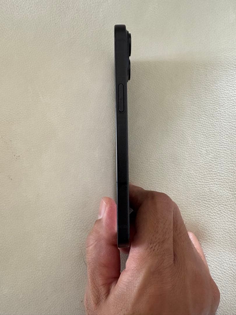 美品　iPhone 15 128GB ブラック 本体　simフリー