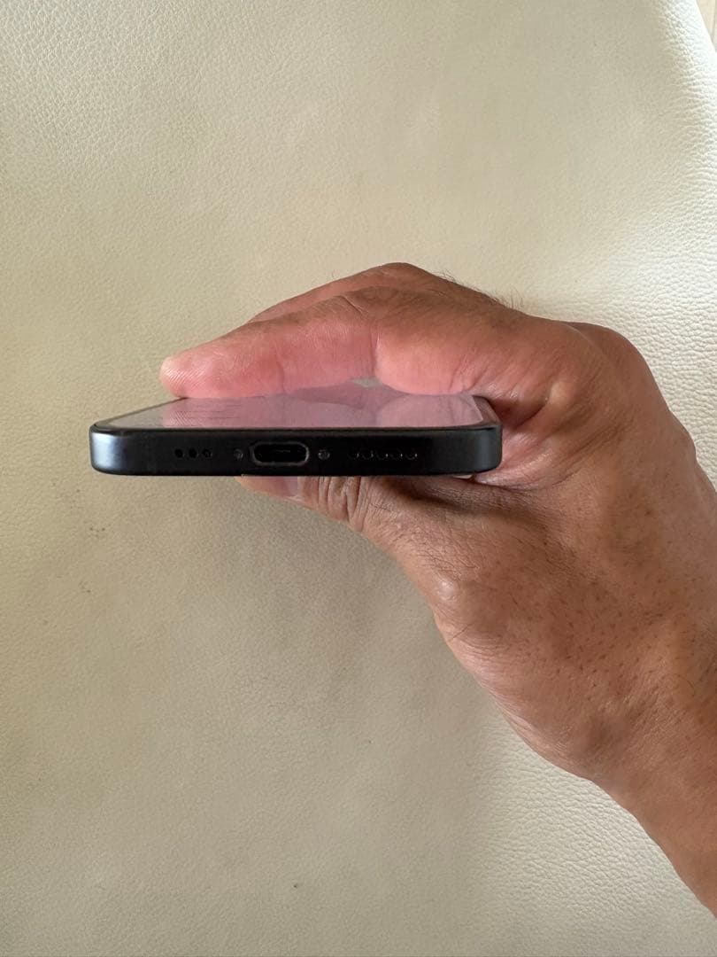 美品　iPhone 15 128GB ブラック 本体　simフリー