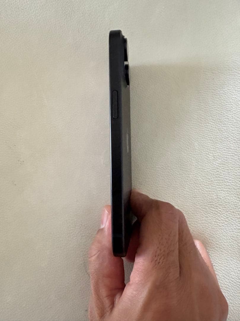 美品　iPhone 15 128GB ブラック 本体　simフリー