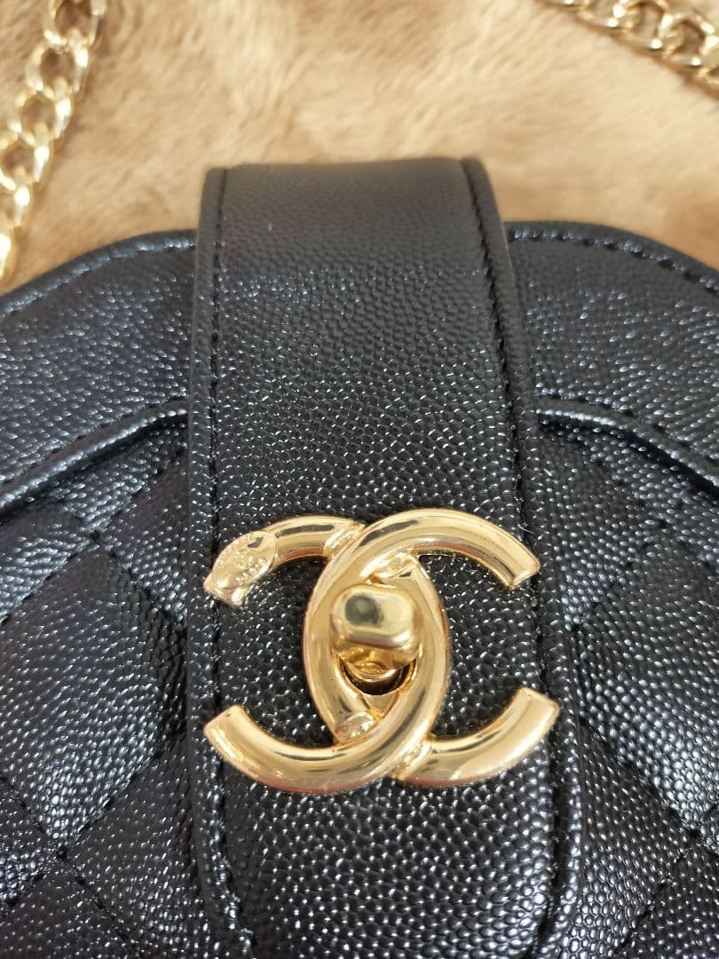 CHANEL ブラックレザーショルダーバッグ ノベルティ