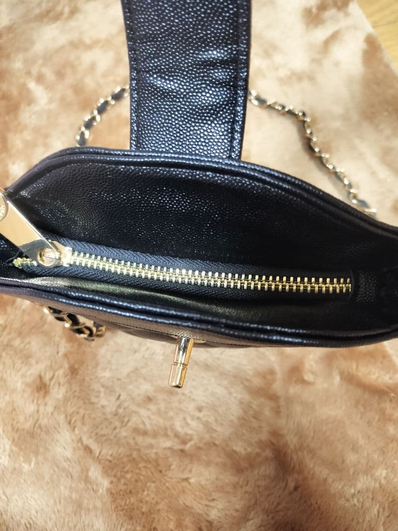 CHANEL ブラックレザーショルダーバッグ ノベルティ