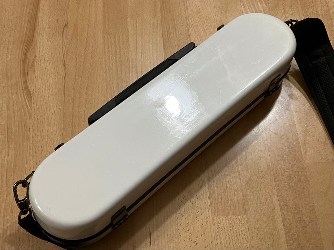 C.Cシャイニーケース　フルート用　ホワイト