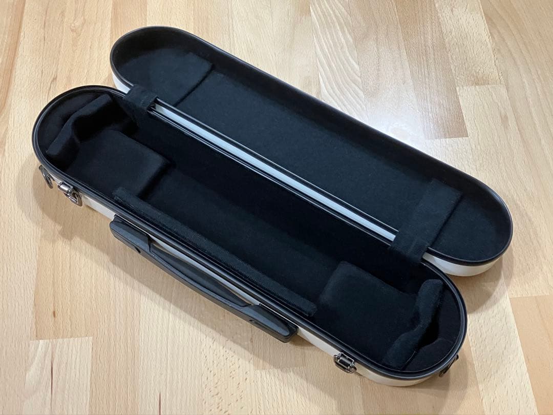 C.Cシャイニーケース　フルート用　ホワイト