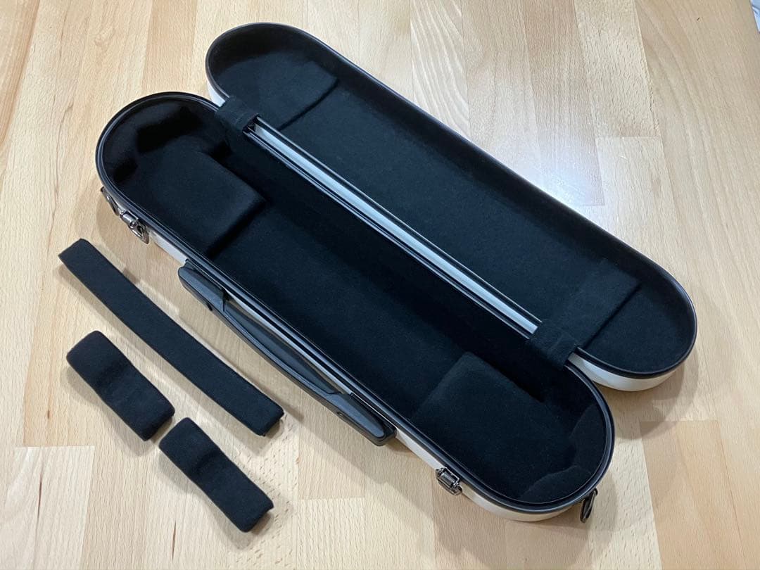 C.Cシャイニーケース　フルート用　ホワイト