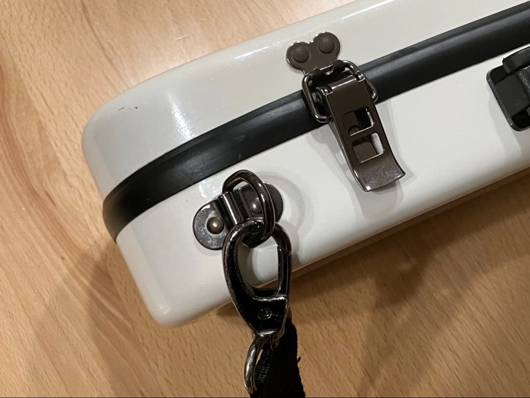 C.Cシャイニーケース　フルート用　ホワイト