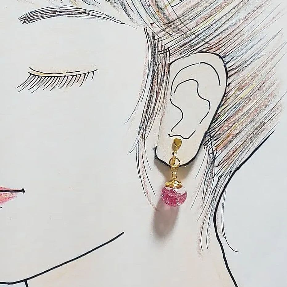 【399】ガラスドームのイヤリング／ピアス／スワロフスキービーズ