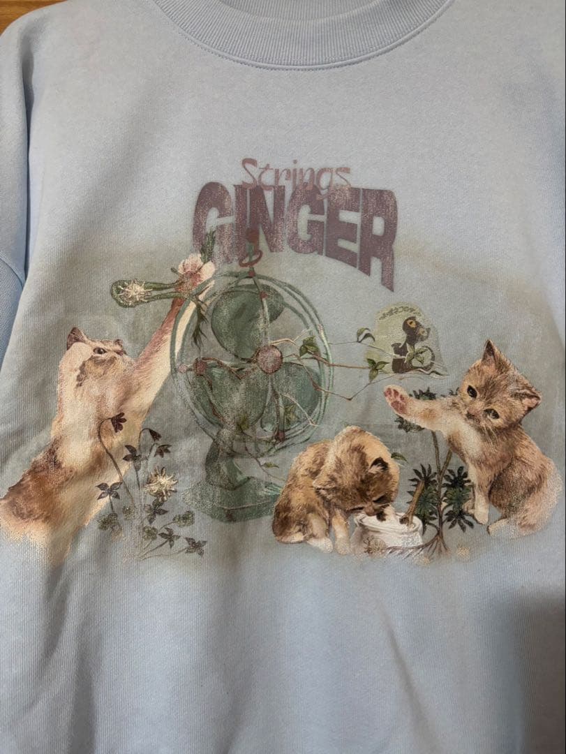 ずとまよ ジンジャーストリングスヴィンテージトレーナー (Milky Blue)