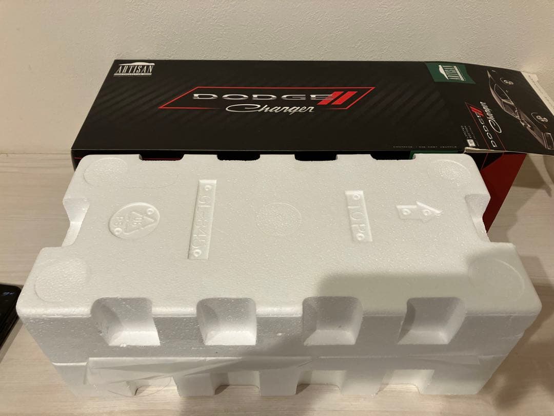 1/18 GREENLIGHT ダッジチャージー RT