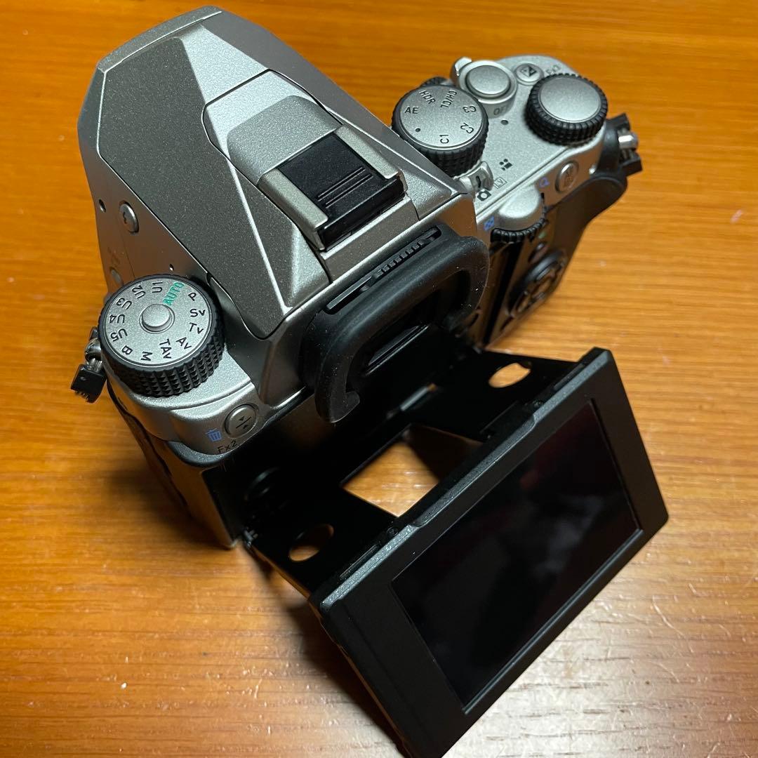 ペンタックス PENTAX KP シルバー ボディ　使用少ない美品　オマケ付