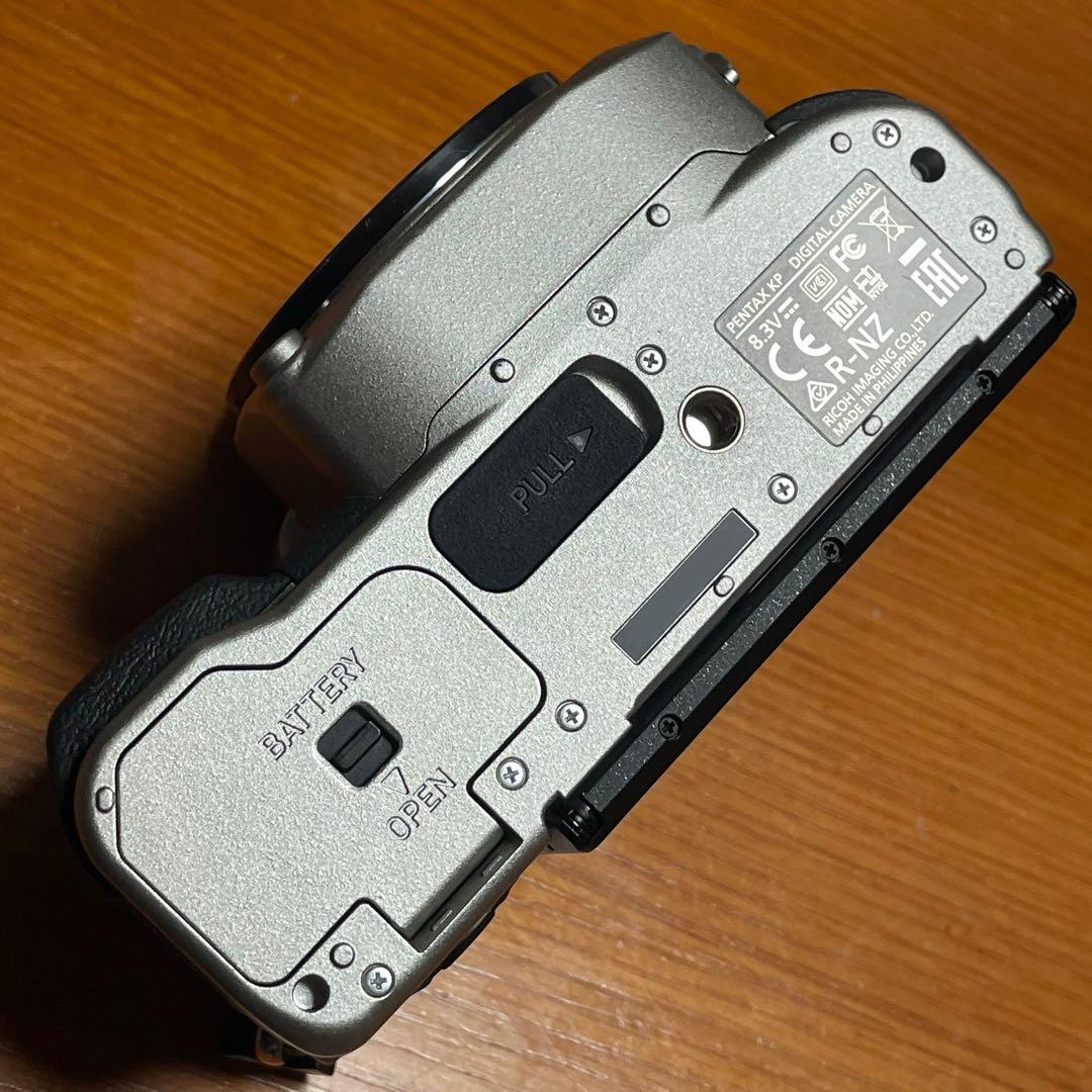 ペンタックス PENTAX KP シルバー ボディ　使用少ない美品　オマケ付