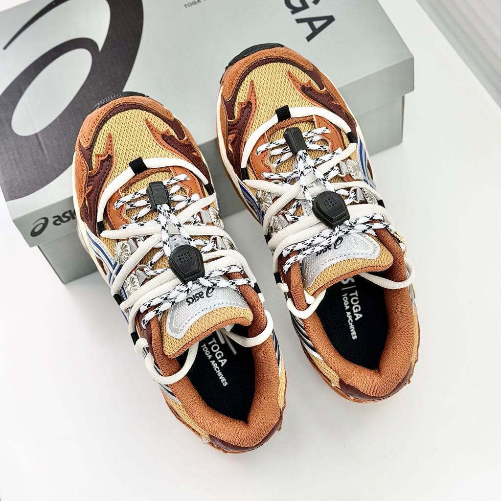 TOGA ASICS Gel-Cumulus 16 TG ブラウン/ベージュ