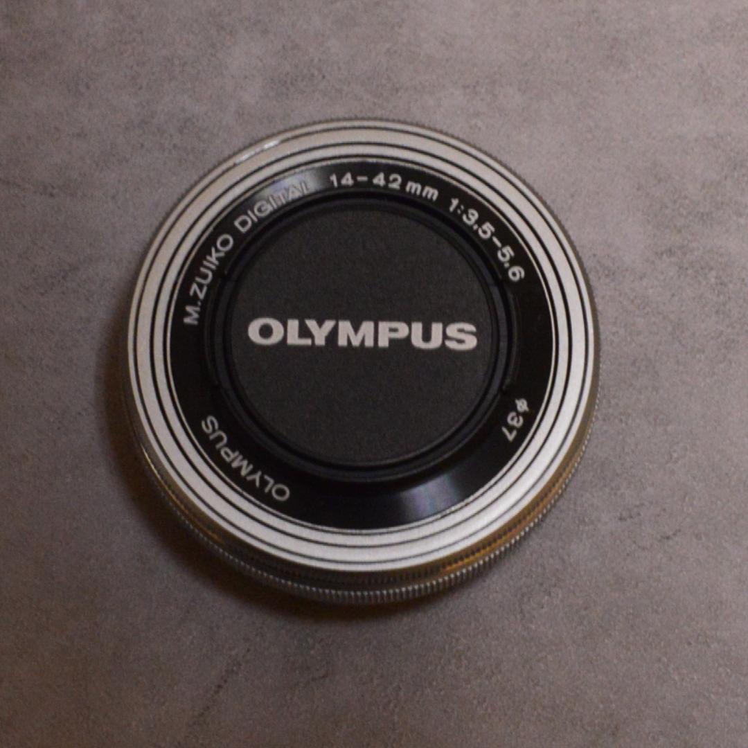 OLYMPUS PEN E-PL9 ダブルズームキット シャッター数644回