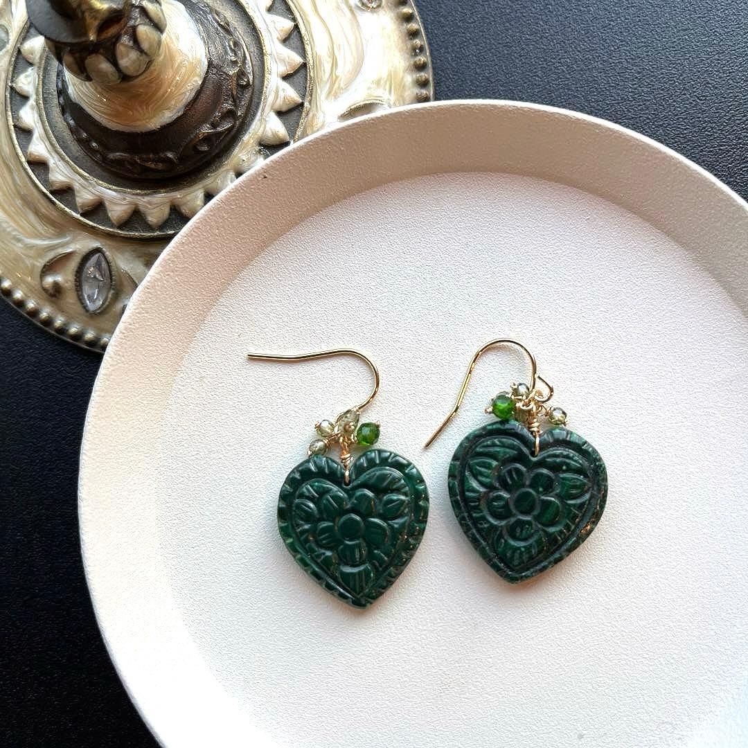 《1点限定》マラカイトハートフラワーカービング＊ピアスorイヤリング