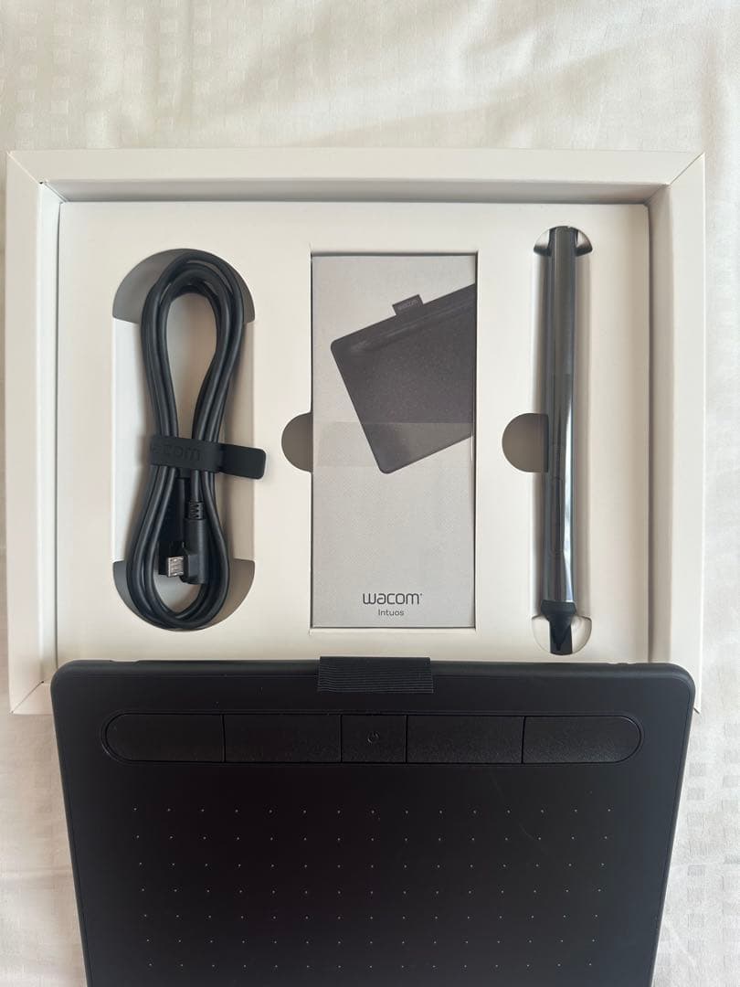 【新品未使用】Wacom Intuos ペンタブレット 本体