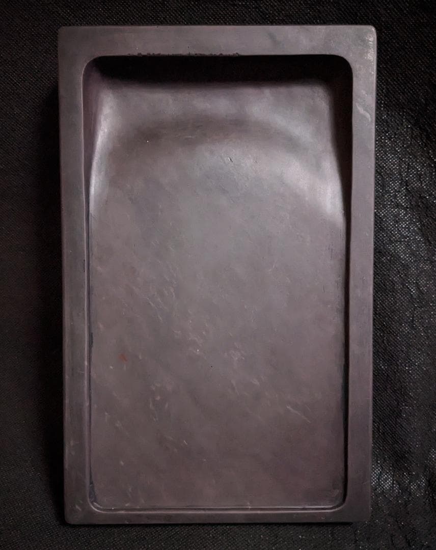 【端硯】◆青花・波紋・朱磋点・火捺の猪肝色美石◆十吋◆唐木箱◆包身硯◆文革期以前