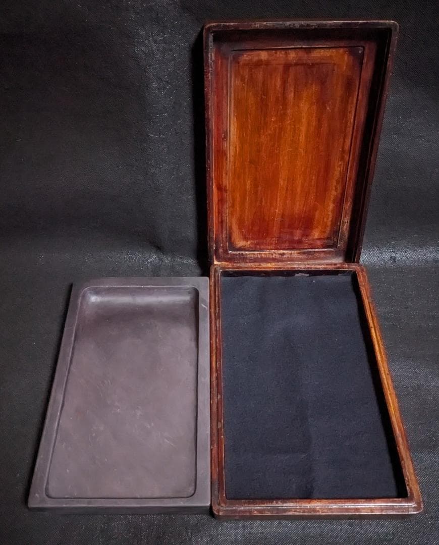 【端硯】◆青花・波紋・朱磋点・火捺の猪肝色美石◆十吋◆唐木箱◆包身硯◆文革期以前