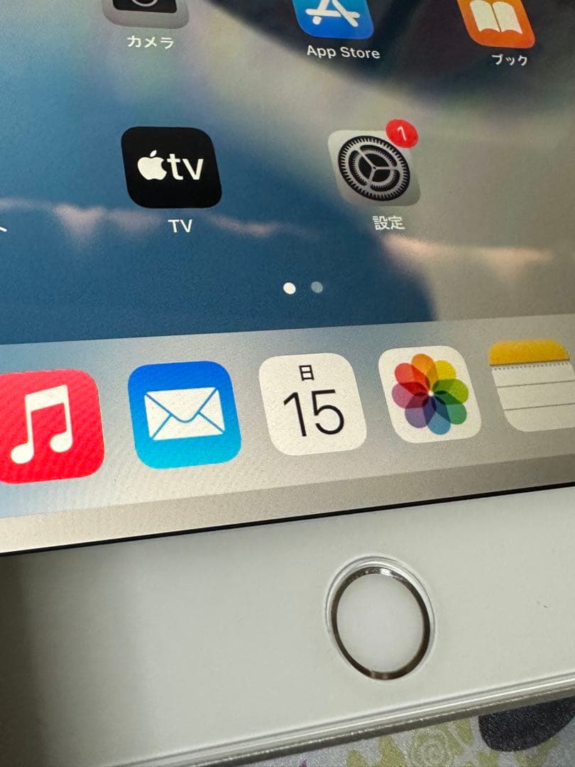 Apple iPad 第5世代 モデル 32GB docomo シルバー