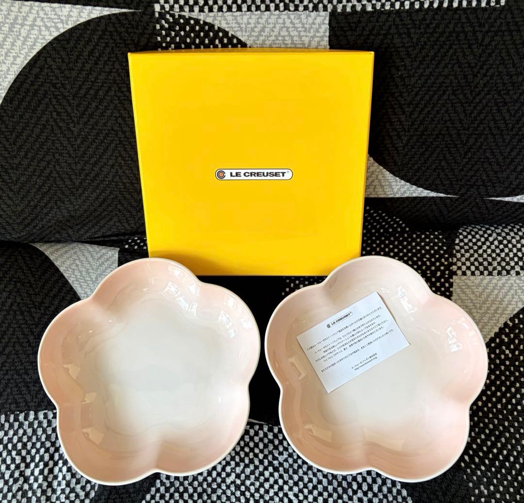 新品LE CREUSET ル・クルーゼ ミディアムフラワーディッシュ 2枚