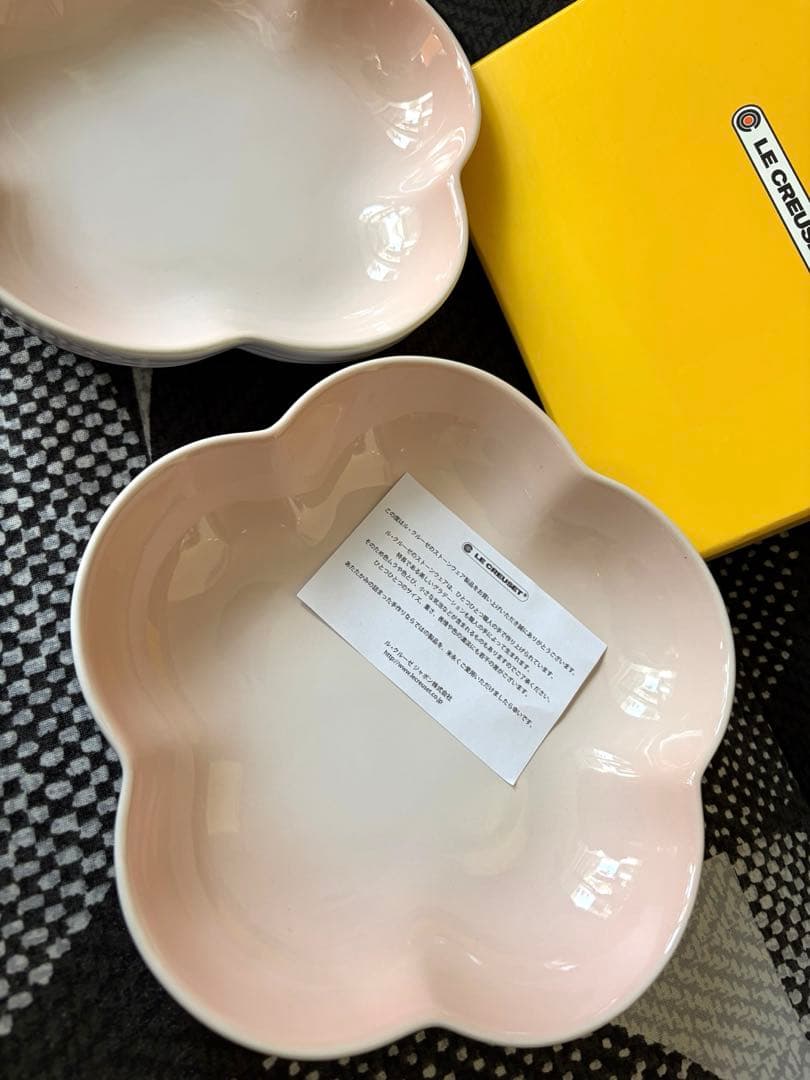 新品LE CREUSET ル・クルーゼ ミディアムフラワーディッシュ 2枚