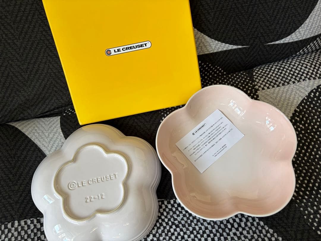 新品LE CREUSET ル・クルーゼ ミディアムフラワーディッシュ 2枚