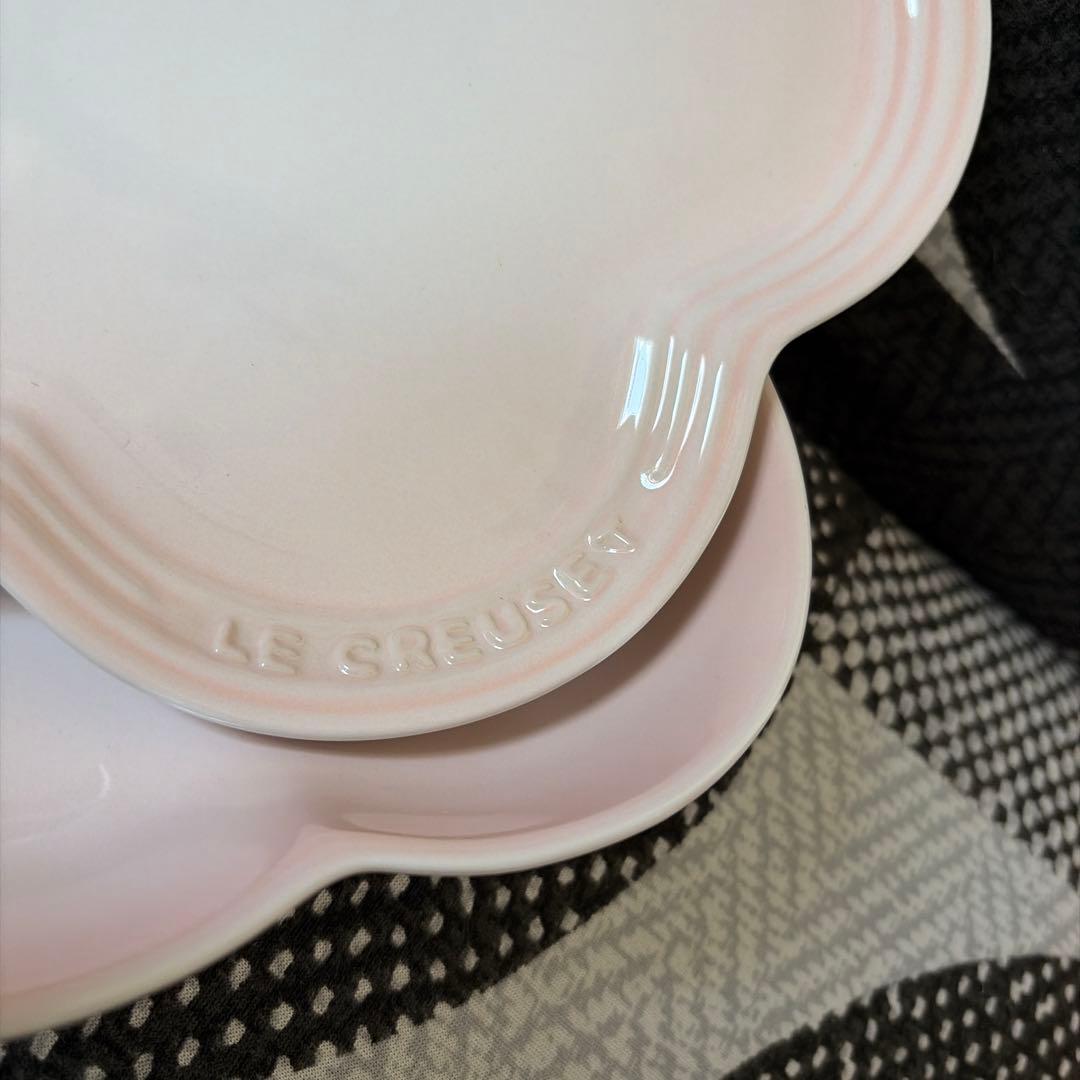 新品LE CREUSET ル・クルーゼ ミディアムフラワーディッシュ 2枚