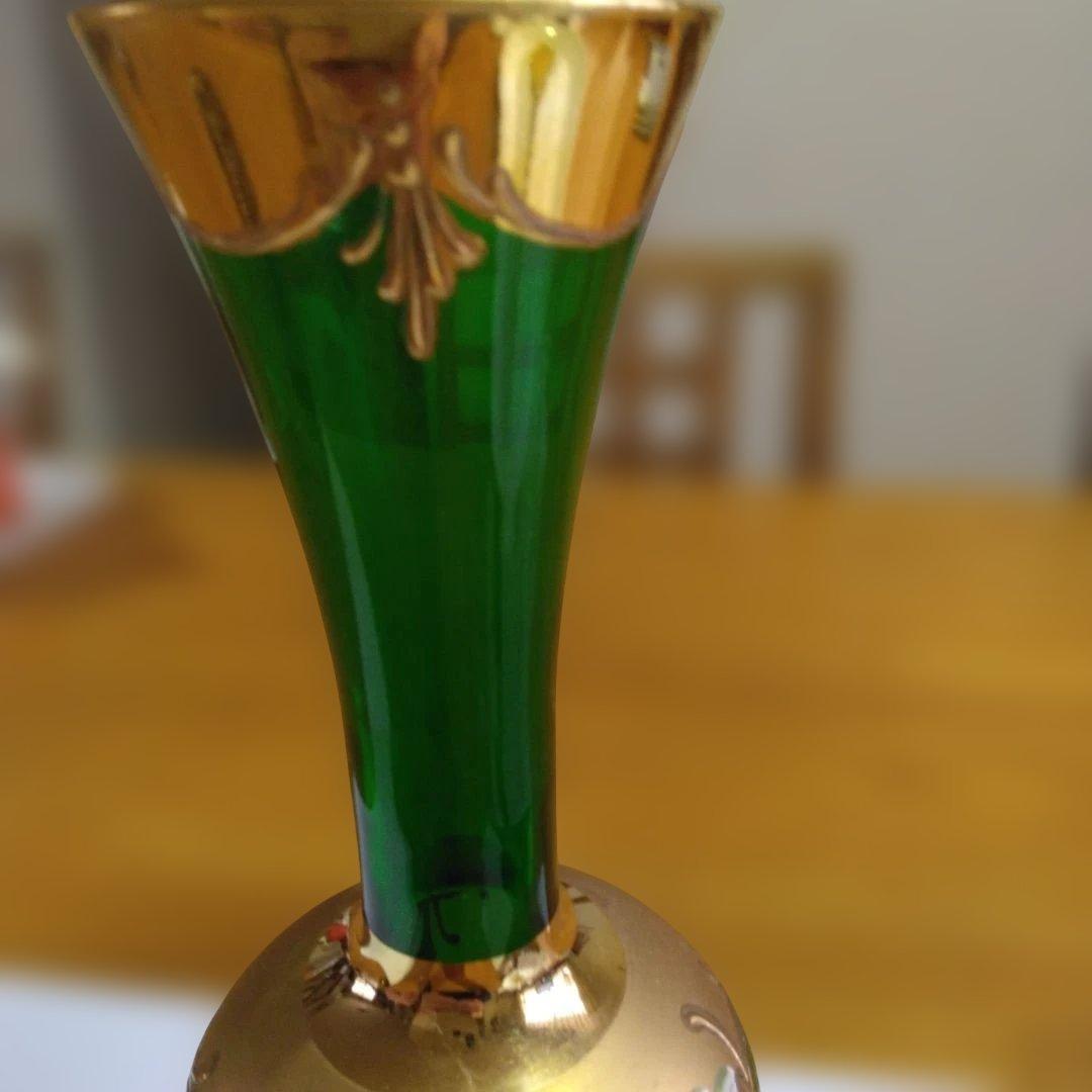 新品未使用イタリア　ベネチアグラス緑色と金色の花瓶