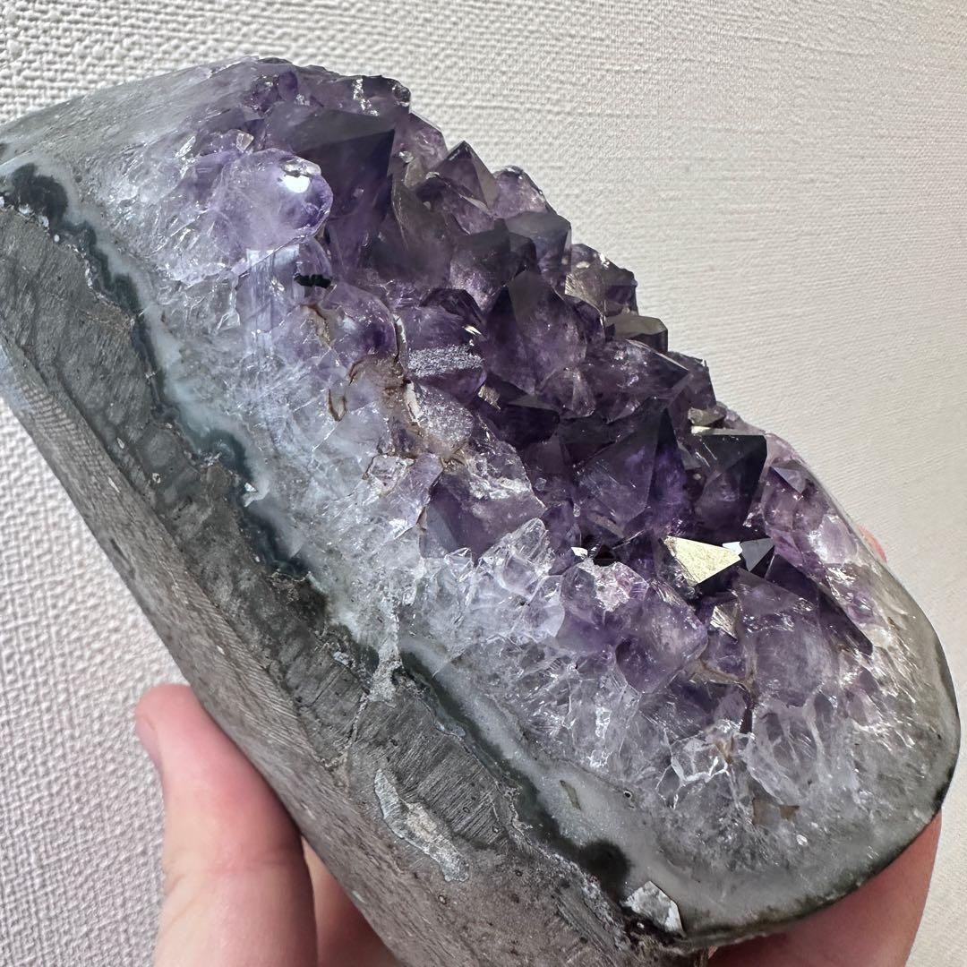 濃紫の煌めきウルグアイ産☆キラキラ☆アメジストクラスターパワーストーンA1088