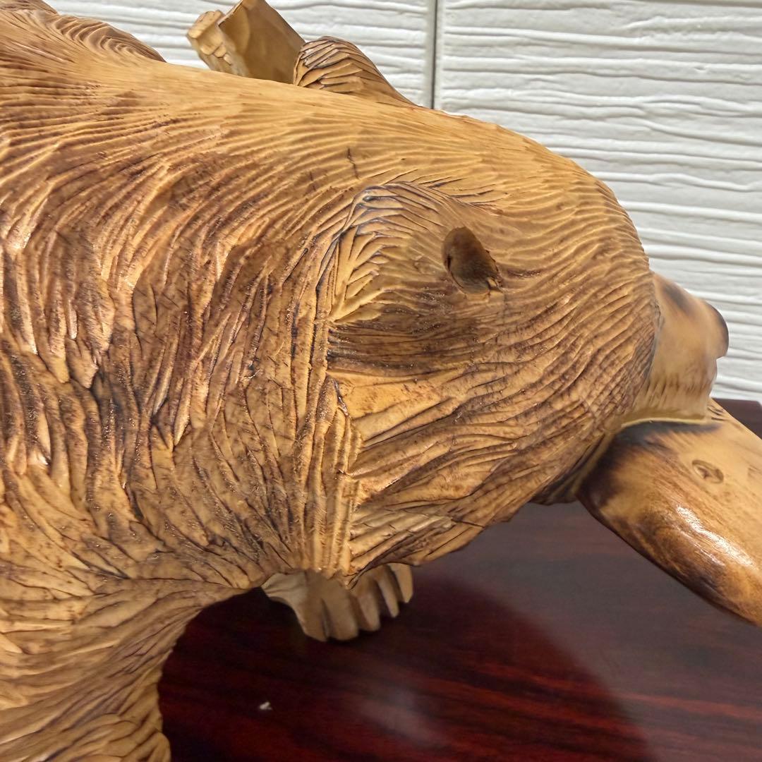 木彫り　熊　白熊　置物　架台　台座付き　北海道　シャケ