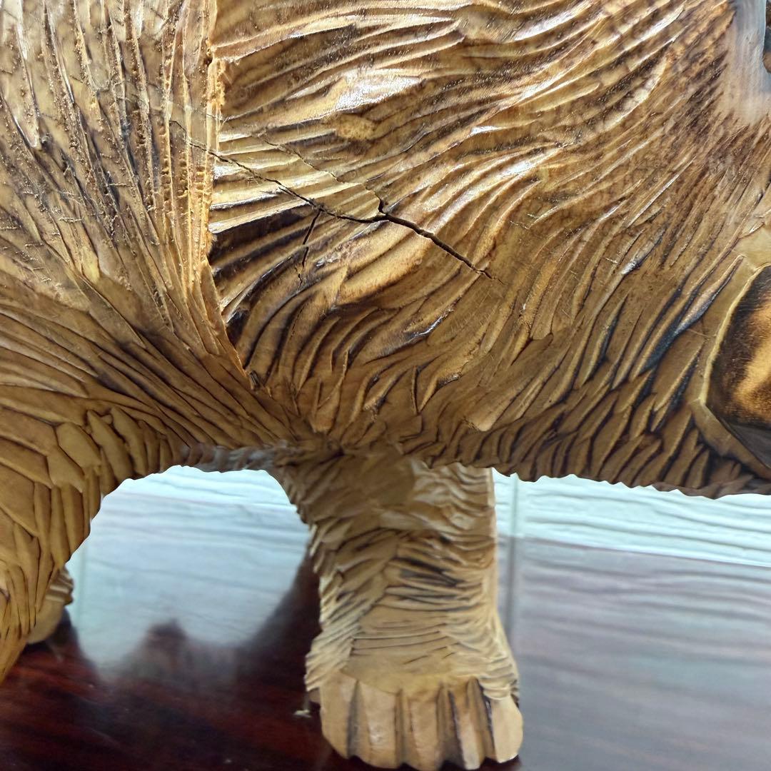 木彫り　熊　白熊　置物　架台　台座付き　北海道　シャケ