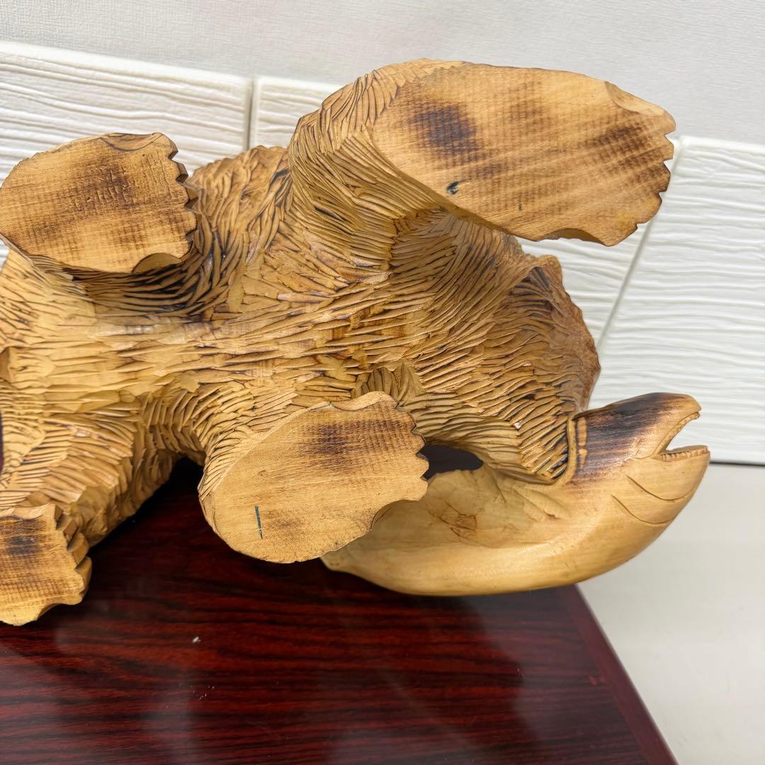 木彫り　熊　白熊　置物　架台　台座付き　北海道　シャケ