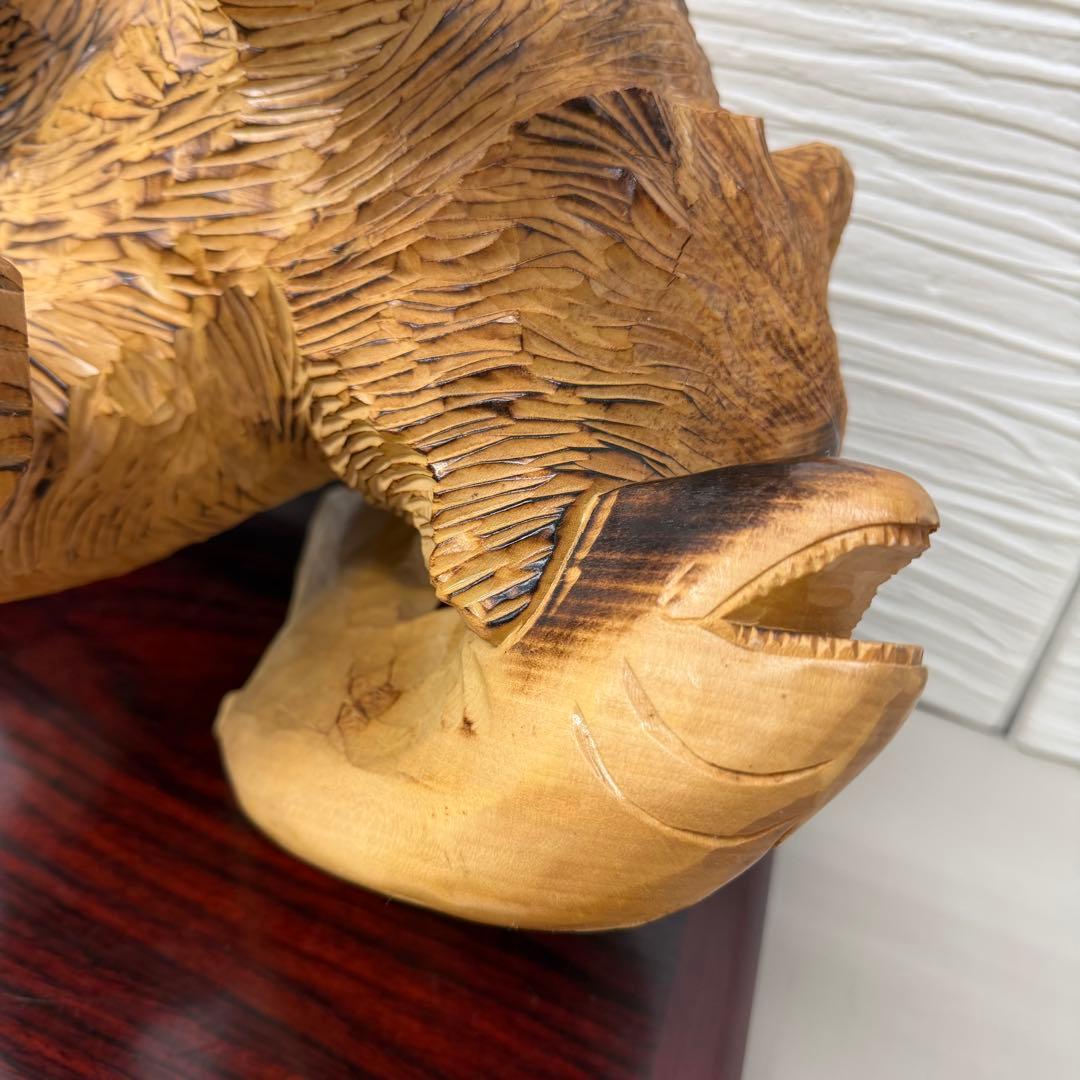 木彫り　熊　白熊　置物　架台　台座付き　北海道　シャケ