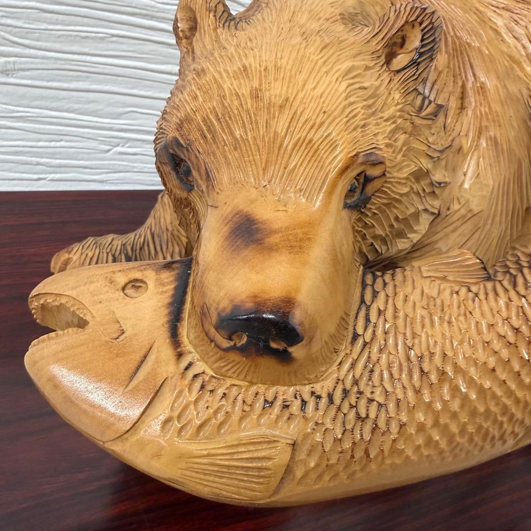 木彫り　熊　白熊　置物　架台　台座付き　北海道　シャケ