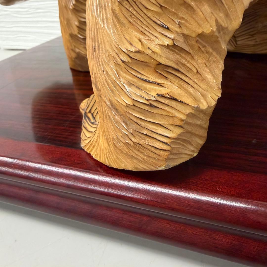 木彫り　熊　白熊　置物　架台　台座付き　北海道　シャケ