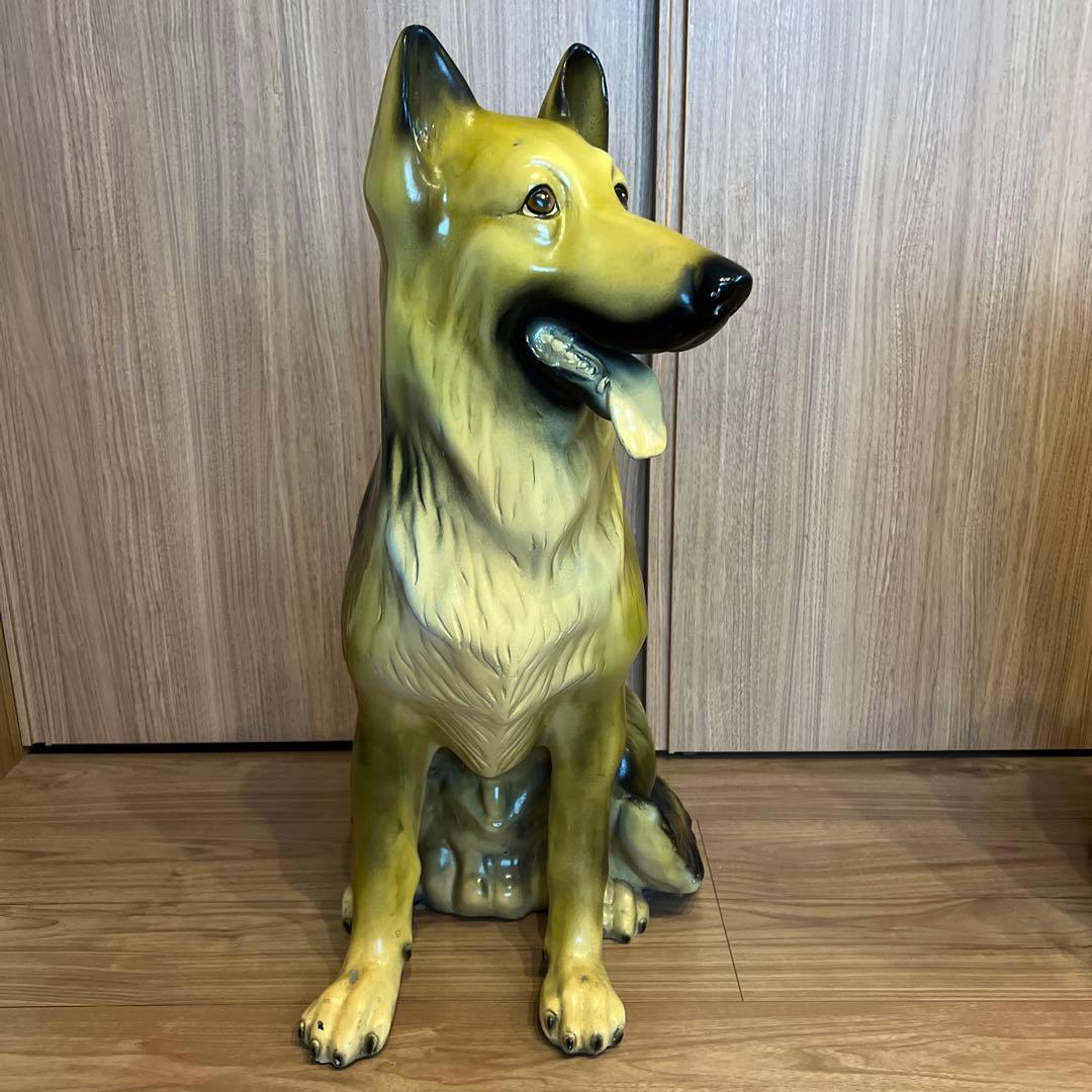 室内インテリア(犬の置物)