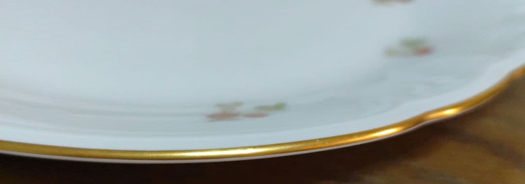 大倉陶園　耳付きプレート　いちご柄