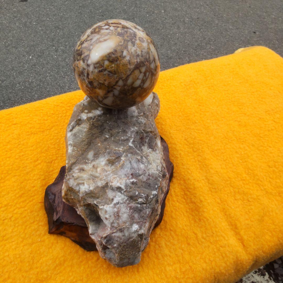 天然石の装飾品 球体と岩の組み合わせ