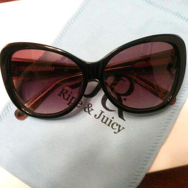 RIPE&juicy キャットアイサングラス　UV　新品ケース付　小顔効果絶大！