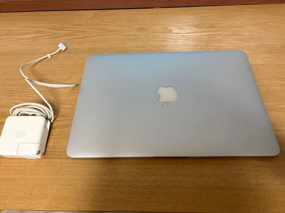 MacBook Air 13インチ　充電器付