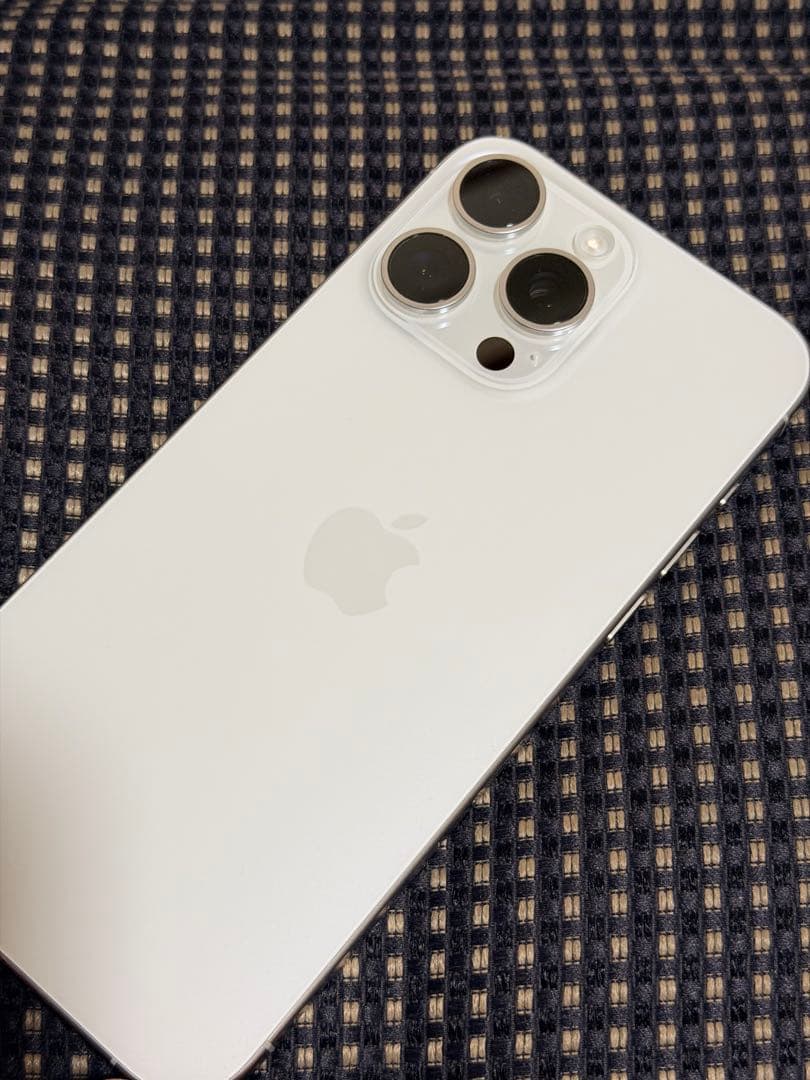 Apple iPhone 15 Pro Max シルバー 本体 256 GB