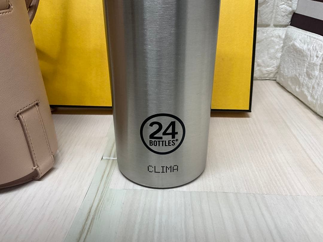 フェンディ　美品FENDI ピンクレザー水筒カバー