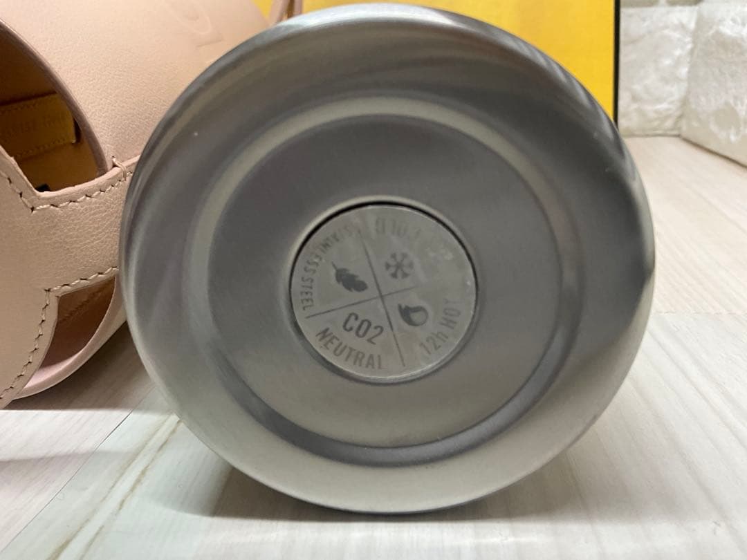 フェンディ　美品FENDI ピンクレザー水筒カバー