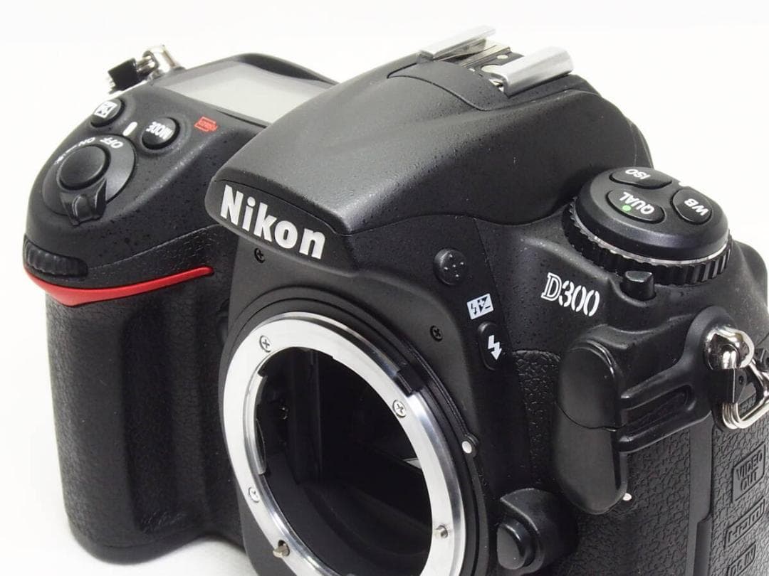 ■S数1152回■ Nikon D300 ボディ 《 使用感無し美品 良好